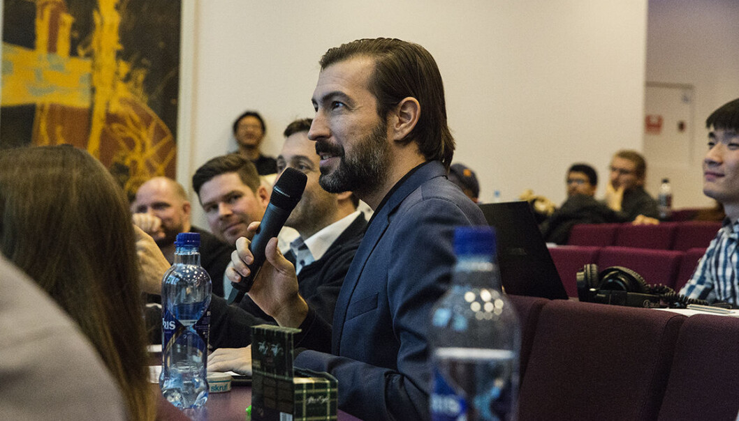 Sean Percival er ikke mikrofonredd, og har vært speaker og konferansier på en rekke events under sitt opphold i Norge. Sean Percival er ikke mikrofonredd, og har vært speaker og konferansier på en rekke events under sitt opphold i Norge.