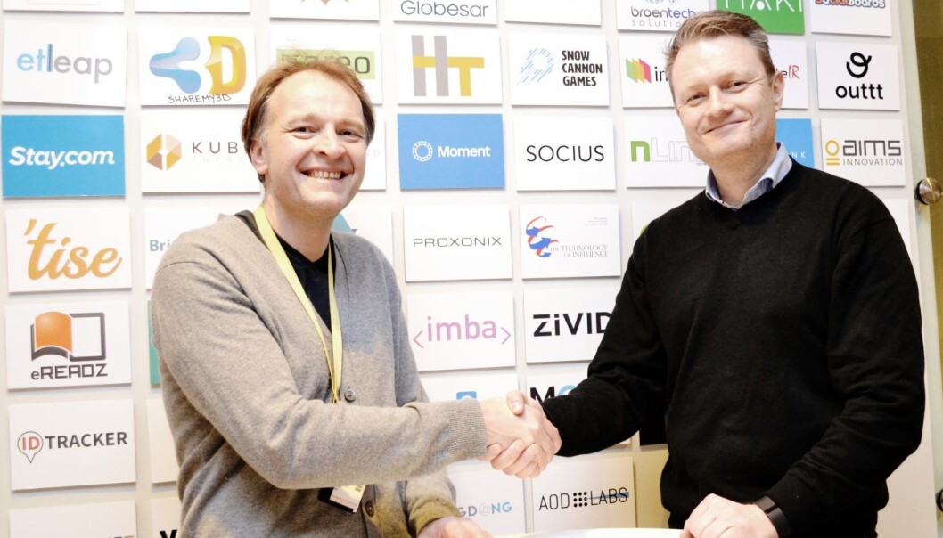 Per Einar Dybvik (t.v.) i StartupLab og Tomas Martin Holtan i Kartverket. Foto: Statens Kartverk Per Einar Dybvik (t.v.) i StartupLab og Tomas Martin Holtan i Kartverket. Foto: Statens Kartverk