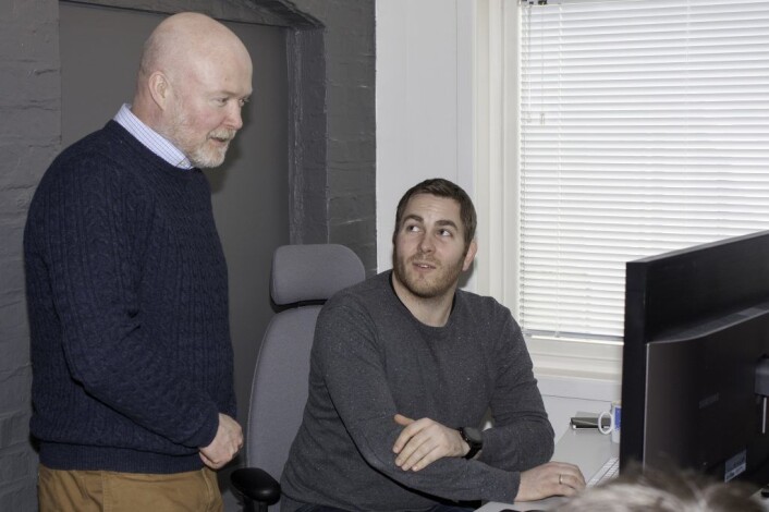 Daglig leder i ContinYou Terje Tobiassen (t.v.) har ansatt flere systemutviklere, deriblant Frode Fuglestad. Tobiassen ser for seg flere nyansettelser i løpet av året. Foto: Kjetil Grønnestad Daglig leder i ContinYou Terje Tobiassen (t.v.) har ansatt flere systemutviklere, deriblant Frode Fuglestad. Tobiassen ser for seg flere nyansettelser i løpet av året. Foto: Kjetil Grønnestad
