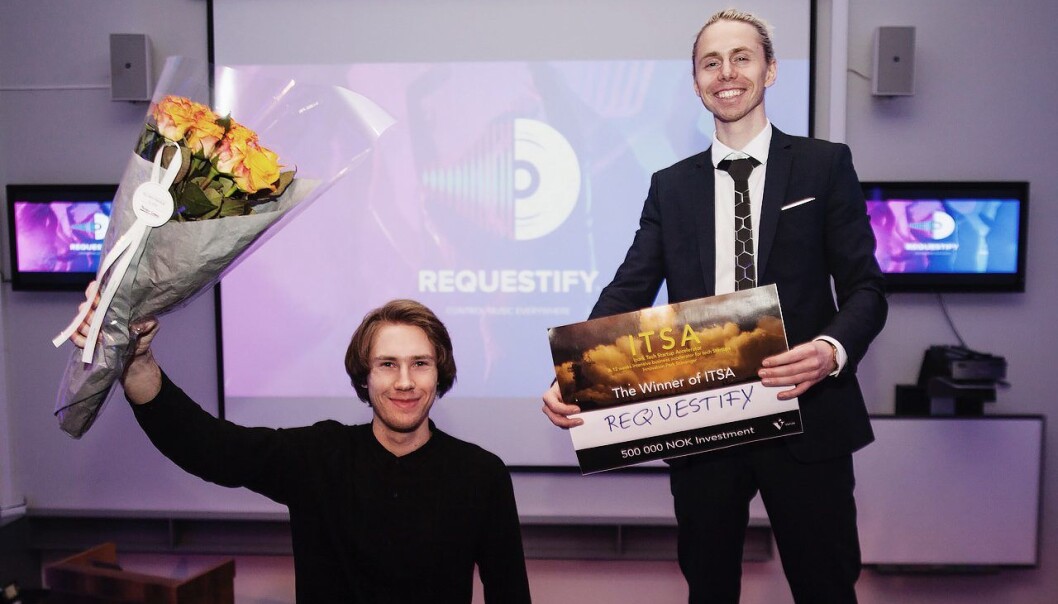 Christoffer Riseng (til høyre) og David Kristiansen – to glade gutter i Requestify etter seieren i ITSA. Foto: Alf Bergin Christoffer Riseng (til høyre) og David Kristiansen – to glade gutter i Requestify etter seieren i ITSA. Foto: Alf Bergin