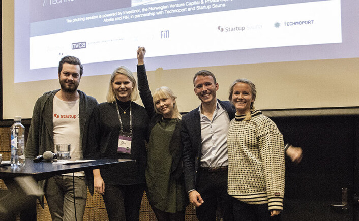 Jan Bubienczyk i Startup Sauna sammen med prisvinnerne i Scale-Up Challenge. Pål Magne Amundsen i ReTyre, Line Kirkemo i JodaCare, Joanna Daffy i AbleOn, og Christine Spiten i Blueye. Jan Bubienczyk i Startup Sauna sammen med prisvinnerne i Scale-Up Challenge. Pål Magne Amundsen i ReTyre, Line Kirkemo i JodaCare, Joanna Daffy i AbleOn, og Christine Spiten i Blueye.