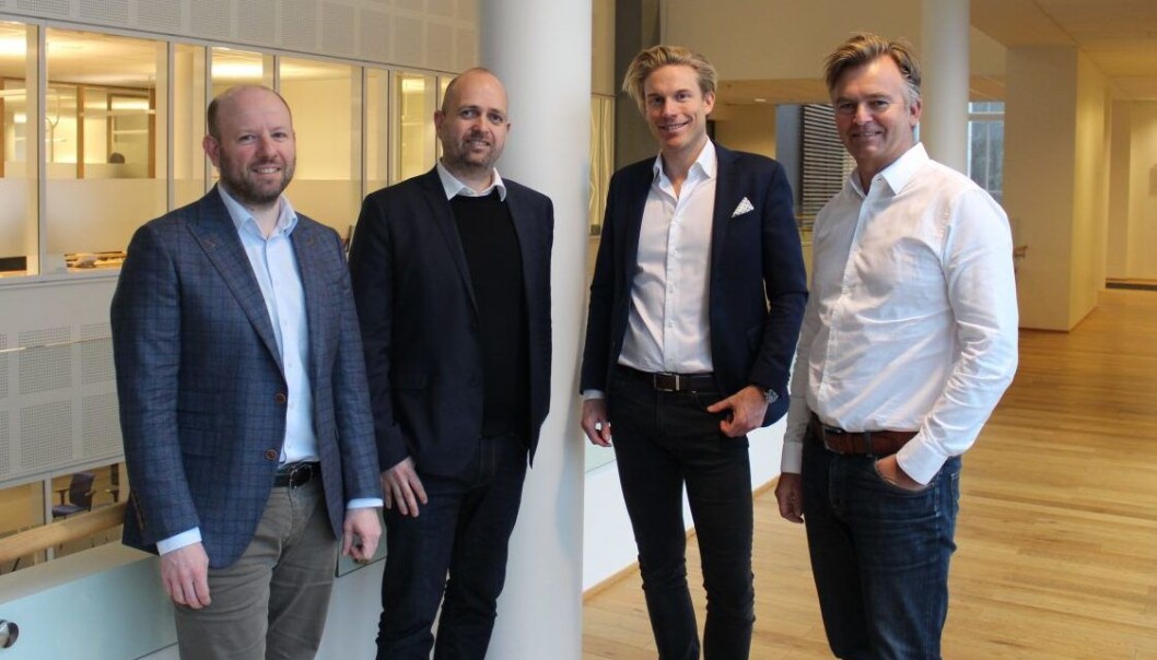 Helge Hannisdal og Jan Åge Skaathun fra Quantfolio sammen med Christoffer Hernæs og Magnar Øyhovden fra Sbanken. Foto: Sbanken. Helge Hannisdal og Jan Åge Skaathun fra Quantfolio sammen med Christoffer Hernæs og Magnar Øyhovden fra Sbanken. Foto: Sbanken.