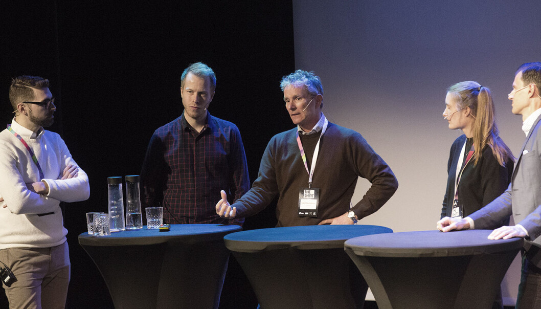 Claes Mikko Nilsen, Patrik Berglund, Tellef Thorleifsson, Savine van der Straten og Fredrik Cassel i debatt under The Shift. Foto: Gry Traaen Claes Mikko Nilsen, Patrik Berglund, Tellef Thorleifsson, Savine van der Straten og Fredrik Cassel i debatt under The Shift. Foto: Gry Traaen