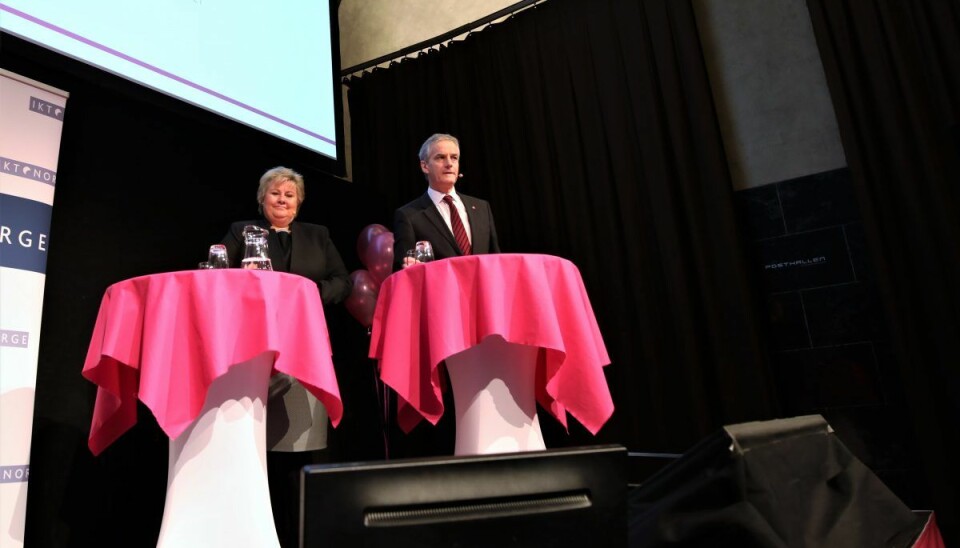 Erna Solberg (H) og Jonas Gahr Støre(Ap) i politisk duell om digitalisering.  Foto: Lucas H. Weldeghebriel