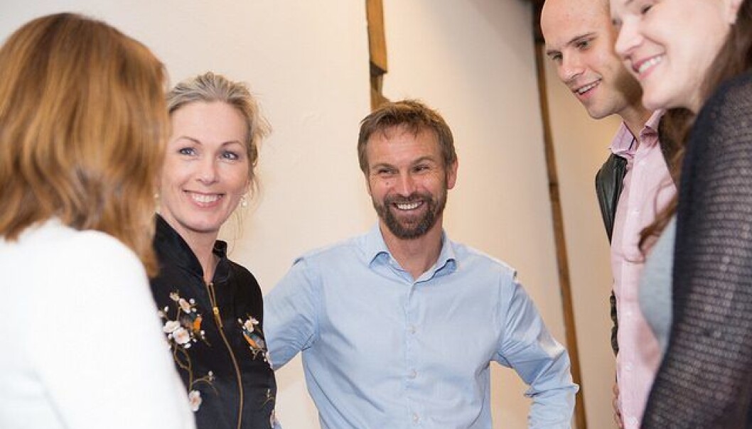 Thomas Berglund i Angel Challenge (i midten) i samtaler med blant annet Anita Krohn Traaseth i Innovasjon Norge i forbindelse med lanseringen av presåkornmidlene. Foto: Charlotte Wiig/Innovasjon Norge Thomas Berglund i Angel Challenge (i midten) i samtaler med blant annet Anita Krohn Traaseth i Innovasjon Norge i forbindelse med lanseringen av presåkornmidlene. Foto: Charlotte Wiig/Innovasjon Norge