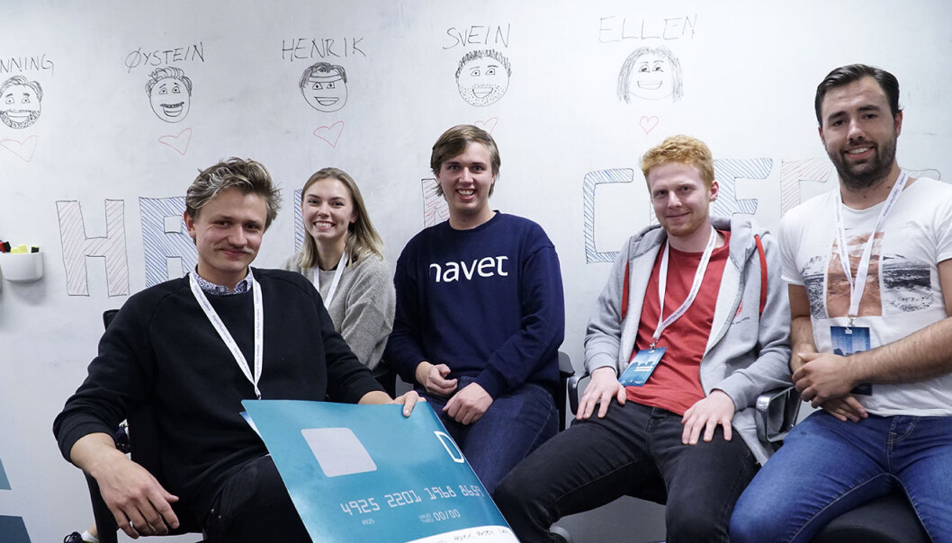 Øystein Blix Walderhaug (f.v.), Ellen Katrine Sveen, Henrik Lilleengen, Svein Manum og Henning Nesgård til topps i hackathon hos DNB. Foto: DNB, Christopher Sapienza Øystein Blix Walderhaug (f.v.), Ellen Katrine Sveen, Henrik Lilleengen, Svein Manum og Henning Nesgård til topps i hackathon hos DNB. Foto: DNB, Christopher Sapienza