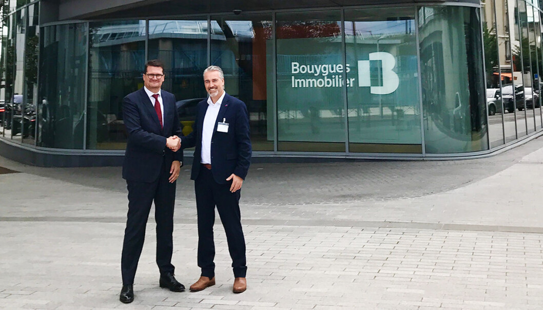 Edward Woods, CTO i Bouygues Immobilier, og Håvard Bell, CEO i Catenda, etter signeringen av storkontrakten. Edward Woods, CTO i Bouygues Immobilier, og Håvard Bell, CEO i Catenda, etter signeringen av storkontrakten.