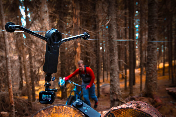 Wirals kamerasystem lar deg filme steder der droner har vanskelig for å komme frem, som i skog og tette steder. Foto: Wiral Wirals kamerasystem lar deg filme steder der droner har vanskelig for å komme frem, som i skog og tette steder. Foto: Wiral