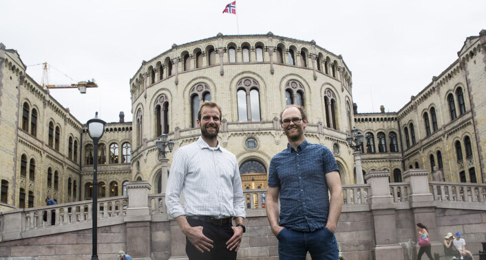 Magnus Gabrielsen (t.v.) og Oscar Hovde Berntsen foran Stortinget da de i sommer besøkte Oslo for å diskutere sin sak med myndighetene. Foto: Per-Ivar Nikolaisen Magnus Gabrielsen (t.v.) og Oscar Hovde Berntsen foran Stortinget da de i sommer besøkte Oslo for å diskutere sin sak med myndighetene. Foto: Per-Ivar Nikolaisen