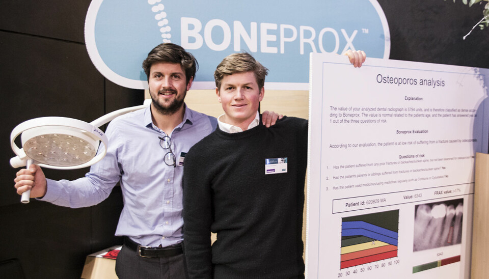 Brødrene Peder og Theodor Remma i Boneprox da de vant pris under DNBs helsteknologikonferanse. Foto: Johannes Jakobsen