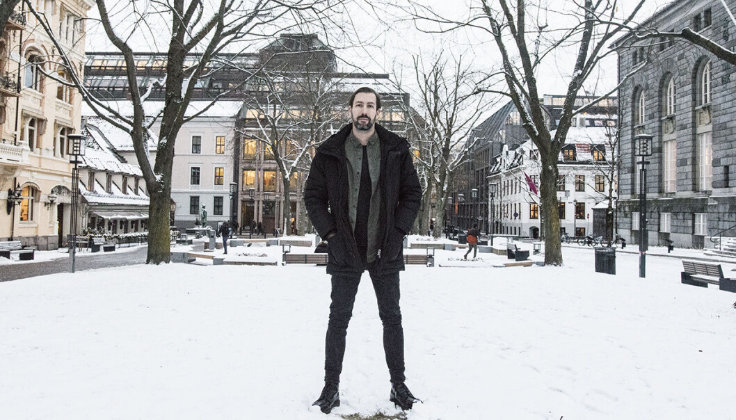 Sean Percival i for ham et kaldt vinterlandskap. Foto: Per-Ivar Nikolaisen Sean Percival i for ham et kaldt vinterlandskap. Foto: Per-Ivar Nikolaisen