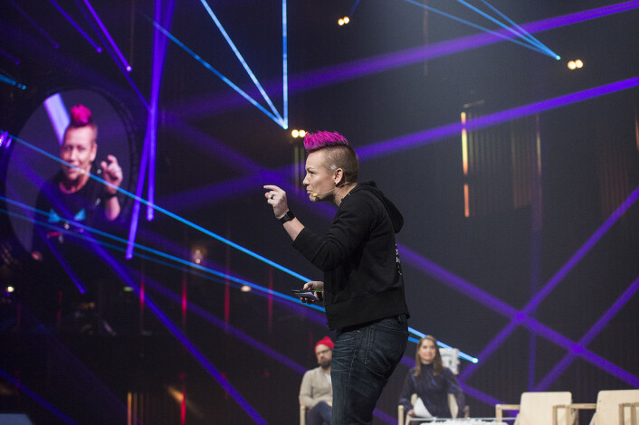 Anita Schjøll Brede forklarte hvordan Iris.ai virker fra scenen på Slush, nå har hun tatt initativ til Singularity University i Oslo. Foto: Per-Ivar Nikolaisen Anita Schjøll Brede forklarte hvordan Iris.ai virker fra scenen på Slush, nå har hun tatt initativ til Singularity University i Oslo. Foto: Per-Ivar Nikolaisen