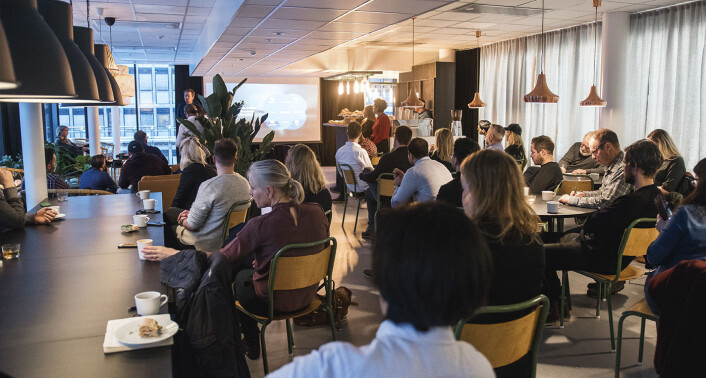 Folk inviterte folk til åpningsfrokost hos det nye problemverkstedet i Oslo. Publikum fikk høre to presentasjoner av hva Folk etter planen skal være og bety i fremtiden. Foto: Benedicte Tandsæther-Andersen Folk inviterte folk til åpningsfrokost hos det nye problemverkstedet i Oslo. Publikum fikk høre to presentasjoner av hva Folk etter planen skal være og bety i fremtiden. Foto: Benedicte Tandsæther-Andersen