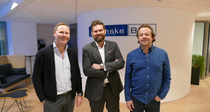  Bizbot -- Øyvind Pedersen og Didrik Martens på hver side av Danske Banks Steinar Nielsen -- har sikret en avtale med Danske Bank, mindre enn et år etter at Bizbot ble etablert.