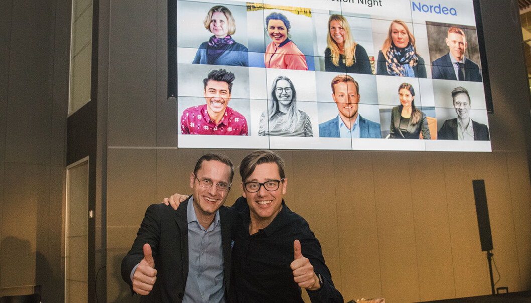 Sjef for Nordea Norge, Snorre Storset, sammen med vinneren av Nordeas gründerkåring -- Johan Høstmælingen fra Flor. I bakgrunnen sees portrettfoto av alle finalistene. Kristin Lemme fra Flor (nummer to fra venstre -- øverste rad) skulle egentlig delta i pitchingen, men ble forhindret fra dette. Foto: Benedicte Tandsæther-Andersen Sjef for Nordea Norge, Snorre Storset, sammen med vinneren av Nordeas gründerkåring -- Johan Høstmælingen fra Flor. I bakgrunnen sees portrettfoto av alle finalistene. Kristin Lemme fra Flor (nummer to fra venstre -- øverste rad) skulle egentlig delta i pitchingen, men ble forhindret fra dette. Foto: Benedicte Tandsæther-Andersen
