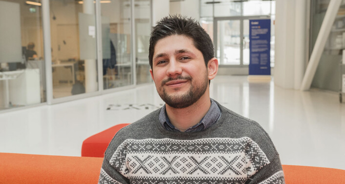 Mohamad Kenas kom til Norge i 2014, etter å ha flyktet fra krigen i Syria. Her i Norge studerer han IT og er blitt tilkallingsvikar for en startup. Foto: Benedicte Tandsæther-Andersen Mohamad Kenas kom til Norge i 2014, etter å ha flyktet fra krigen i Syria. Her i Norge studerer han IT og er blitt tilkallingsvikar for en startup. Foto: Benedicte Tandsæther-Andersen