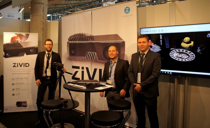 Zivid-teamet på Vision 2016, nå hakket mer rigget for salg. F.V. Schumann-Olsen, Skotheim og Ulfeng. Zivid-teamet på Vision 2016, nå hakket mer rigget for salg. F.V. Schumann-Olsen, Skotheim og Ulfeng.