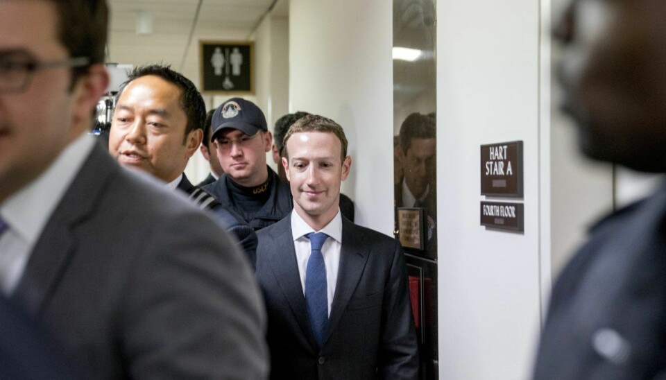 Facebook-sjef Mark Zuckerberg forlater Capitol Hill i Washington. Foto: Andrew Harnik/AFP