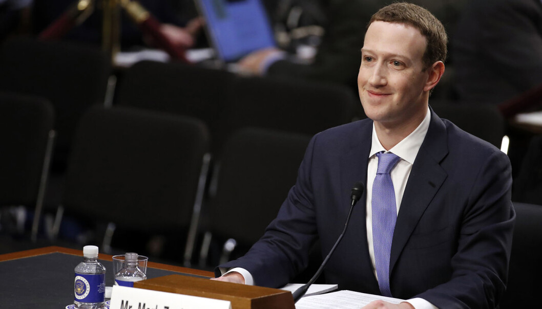 Facebook CEO Mark Zuckerberg på plass før en høring i Senatet. Foto: AP, Alex Brandon) Facebook CEO Mark Zuckerberg på plass før en høring i Senatet. Foto: AP, Alex Brandon)