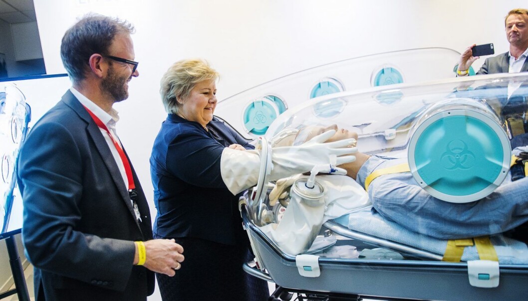 Statsminister Erna Solberg (H) besøkte standen til EpiGuard og Fridtjof Heyerdahl under festivalen Cutting Edge i Forskningsparken i Oslo i 2016. Foto: Fredrik Varfjell / NTB scanpix Statsminister Erna Solberg (H) besøkte standen til EpiGuard og Fridtjof Heyerdahl under festivalen Cutting Edge i Forskningsparken i Oslo i 2016. Foto: Fredrik Varfjell / NTB scanpix