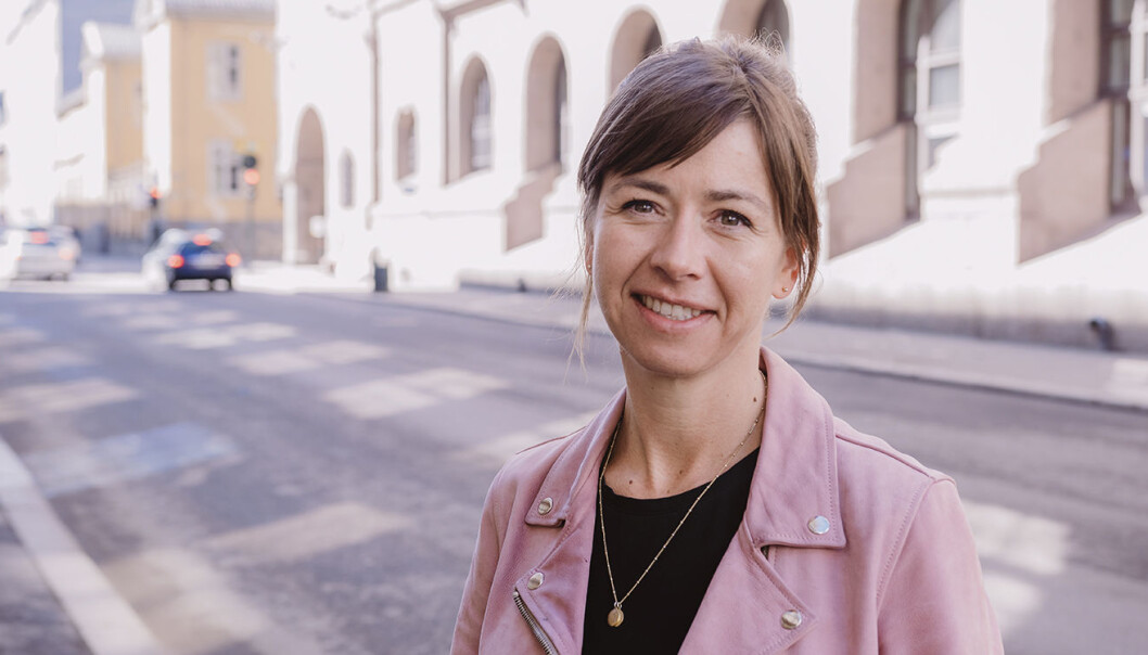 Heidi Austlid forteller at hun alltid har hatt en fascinasjon for det å kunne forklare det uforklarlige, og at det var bestefaren hennes som lærte henne om gleden ved dette, med bakgrunn i hans jobb som meteorolog. Foto: Benedicte Tandsæther-Andersen Heidi Austlid forteller at hun alltid har hatt en fascinasjon for det å kunne forklare det uforklarlige, og at det var bestefaren hennes som lærte henne om gleden ved dette, med bakgrunn i hans jobb som meteorolog. Foto: Benedicte Tandsæther-Andersen