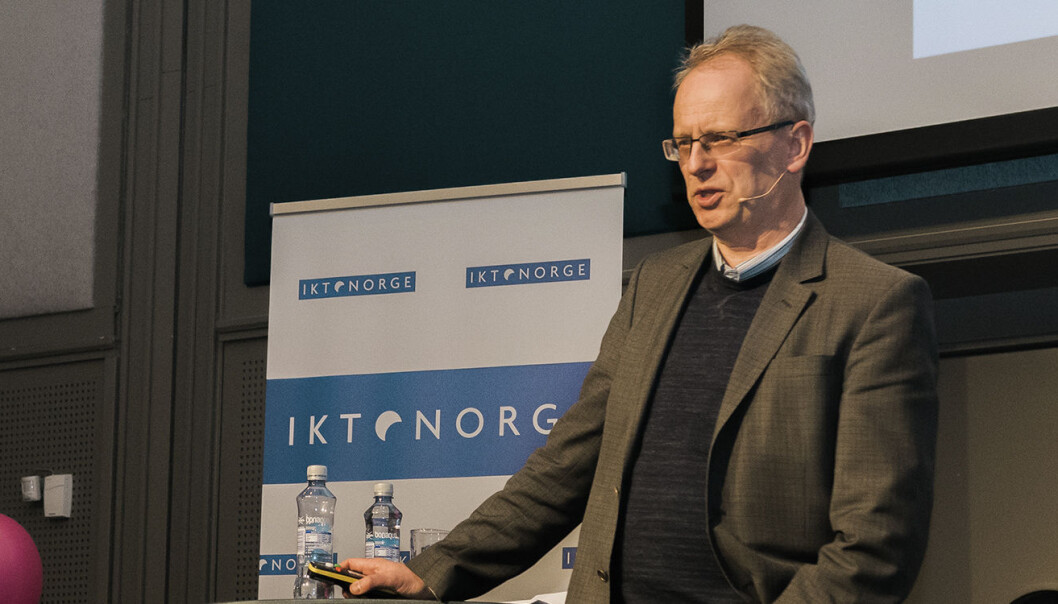 Henrik Syse er bekymret for hvordan verden vil bli hvis man bare dyrker frem "rask kompetanse", og ikke ser verdien av "langsom kompetanse". Foto: Benedicte Tandsæther-Andersen Henrik Syse er bekymret for hvordan verden vil bli hvis man bare dyrker frem "rask kompetanse", og ikke ser verdien av "langsom kompetanse". Foto: Benedicte Tandsæther-Andersen