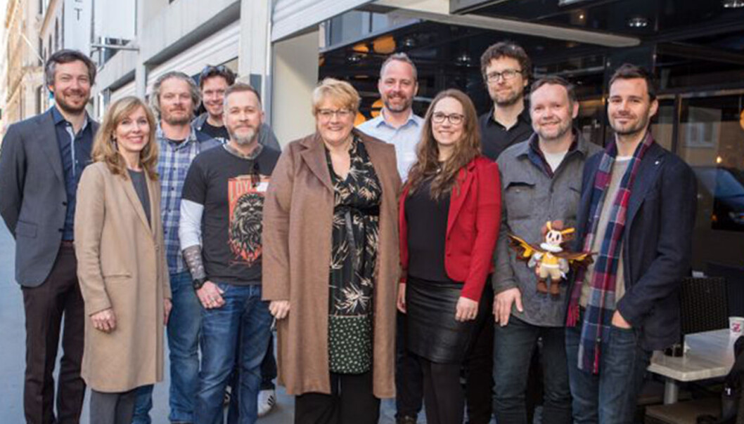 F.v. Håkon Nyhus fra Innovasjon Norge, Margit Klingen Daams fra Innovasjon Norge, Jørgen Tharaldsen fra Megapop, Henning Ludvigsen fra Rock Pocket Games (bakerst), Ivan Moen Rock fra Pocket Games, Kulturminister Trine Skei Grande, Bendik Stang fra Snowcastle Games, Anette Ståløy fra Dirtybit, Ragnar Tørnquist Red Thread Games, Jon Cato Lorentzen fra Krillbite, Jo-Remi Madsen fra D-Pad Studio. Foto: Charlotte Wiig/Innovasjon Norge F.v. Håkon Nyhus fra Innovasjon Norge, Margit Klingen Daams fra Innovasjon Norge, Jørgen Tharaldsen fra Megapop, Henning Ludvigsen fra Rock Pocket Games (bakerst), Ivan Moen Rock fra Pocket Games, Kulturminister Trine Skei Grande, Bendik Stang fra Snowcastle Games, Anette Ståløy fra Dirtybit, Ragnar Tørnquist Red Thread Games, Jon Cato Lorentzen fra Krillbite, Jo-Remi Madsen fra D-Pad Studio. Foto: Charlotte Wiig/Innovasjon Norge