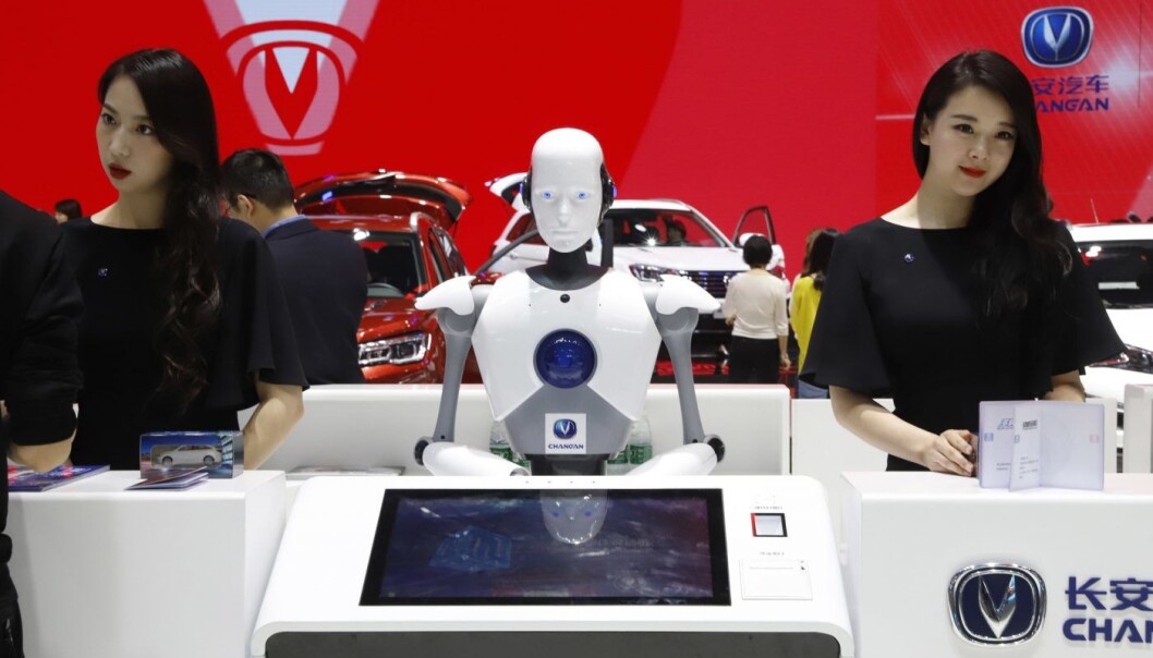Robot til hjelp i resepsjonen under Auto China 2018. Foto: AP Photo/Ng Han Guan Robot til hjelp i resepsjonen under Auto China 2018. Foto: AP Photo/Ng Han Guan