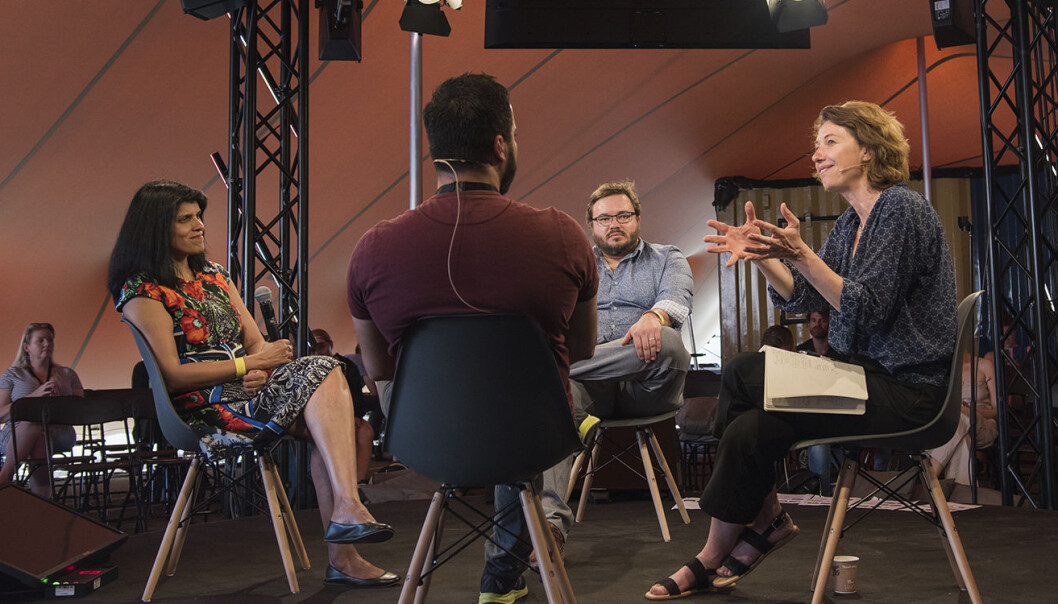 Paneldebatten rørte ved flere temaer innen AI og etikk. Fra venstre til høyre: Beena Ammanath, Ali Shah, Jake Metcalf og debattens leder -- Silvija Seres. Foto: Benedicte Tandsæther-Andersen Paneldebatten rørte ved flere temaer innen AI og etikk. Fra venstre til høyre: Beena Ammanath, Ali Shah, Jake Metcalf og debattens leder -- Silvija Seres. Foto: Benedicte Tandsæther-Andersen
