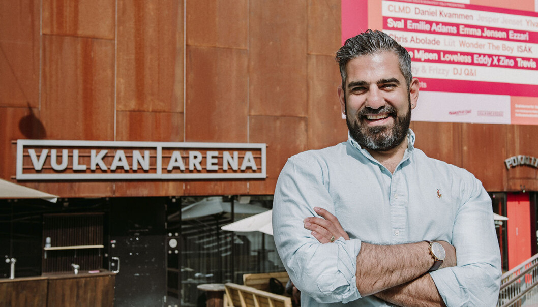 Pouria Ruhi -- gründeren bak konsertappen Last Call -- foran Vulkan Arena, en av konsertarenaene som bruker appen. Foto: Benedicte Tandæther-Andersen Pouria Ruhi -- gründeren bak konsertappen Last Call -- foran Vulkan Arena, en av konsertarenaene som bruker appen. Foto: Benedicte Tandæther-Andersen