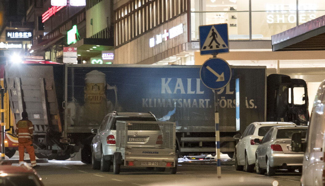 Svenske myndigheter og bilprodusenter vil bruke geofencing til å forhindre kjøretøyrelaterte terrorhandlinger i fremtiden. Foto: Torstein Bøe / Scanpix Svenske myndigheter og bilprodusenter vil bruke geofencing til å forhindre kjøretøyrelaterte terrorhandlinger i fremtiden. Foto: Torstein Bøe / Scanpix