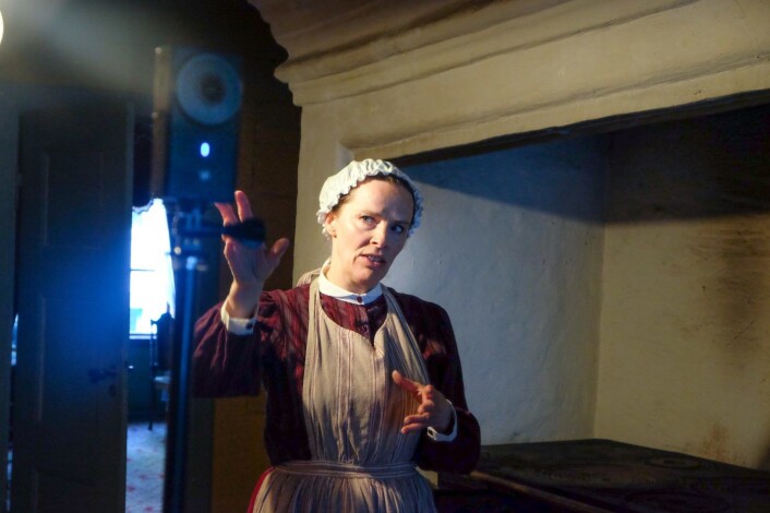 Formidler Berit Eggen Solstad under opptak på Gamle Bergen Museum. Foto: Vilde Mebust Erichsen Formidler Berit Eggen Solstad under opptak på Gamle Bergen Museum. Foto: Vilde Mebust Erichsen