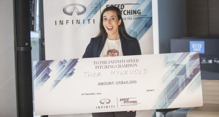 Teach Me Now og gründeren bak, Thea Myhrvold, har fått mye oppmerksomhet siden selskapet ble gründet i 2014. Her er hun fotografert sammen med prisen hun fikk som Infiniti Speed Pitching Champion. Foto: Teach Me Now Teach Me Now og gründeren bak, Thea Myhrvold, har fått mye oppmerksomhet siden selskapet ble gründet i 2014. Her er hun fotografert sammen med prisen hun fikk som Infiniti Speed Pitching Champion. Foto: Teach Me Now
