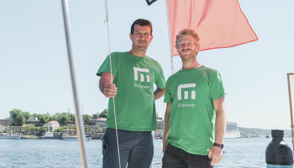 To av Empowers gründere -- Wilhelm Myrer og Fredrik Hertzberg -- møtte Shifter på Plastbryggen på Aker Brygge, da Shifters sommerbåt EntrepreneurShipOne hadde lagt til kais. Foto: Benedicte Tandsæther-Andersen