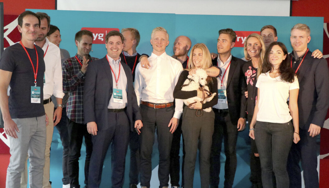 Gruppefoto av alle deltakerne i Tryg Xplore. Lifekeys, Aimo og Tracy (sistnevnte for anledningen med en hund på laget) fikk alle muligheten til å signere intensjonsavtaler med Tryg Xplore etter at "treningsprogrammet" var over. Foto: Tryg Xplore Gruppefoto av alle deltakerne i Tryg Xplore. Lifekeys, Aimo og Tracy (sistnevnte for anledningen med en hund på laget) fikk alle muligheten til å signere intensjonsavtaler med Tryg Xplore etter at "treningsprogrammet" var over. Foto: Tryg Xplore