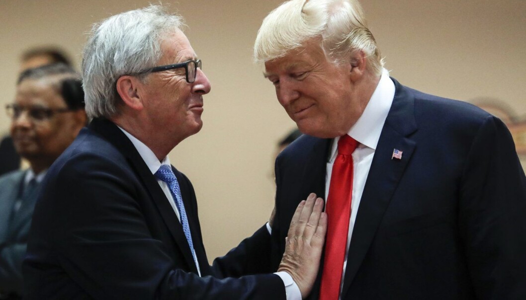 Donald Trump (t.h.) i samtaler med EU-kommisjonens Jean-Claude Juncker. Foto: AP/Markus Schreiber) Donald Trump (t.h.) i samtaler med EU-kommisjonens Jean-Claude Juncker. Foto: AP/Markus Schreiber)