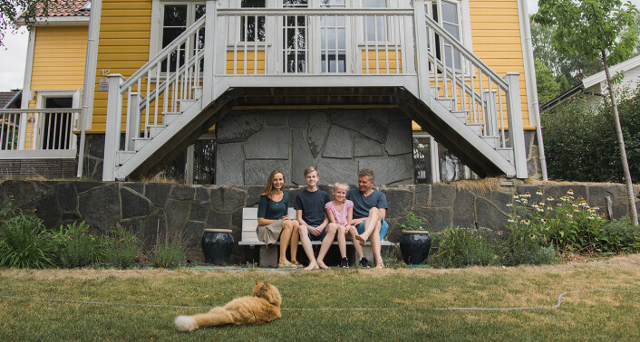 Familien Skaug, fra venstre til høyre: Hege Resvoll Skaug, William og Wiona, og Bent Erik Skaug. Den andre datteren i familien, Wilmine, var på treningsleir i Italia da bildet ble tatt. Foto: Benedicte Tandsæther-Andersen Familien Skaug, fra venstre til høyre: Hege Resvoll Skaug, William og Wiona, og Bent Erik Skaug. Den andre datteren i familien, Wilmine, var på treningsleir i Italia da bildet ble tatt. Foto: Benedicte Tandsæther-Andersen