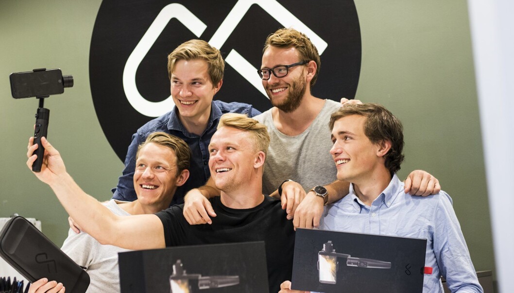Deler av teamet i FlowMotion, med markedssjef Didrik Dimmen i midten foran og CTO Eirik Dyrseth nederst til venstre. Daglig leder Lars Flesland var ikke til stede da bildet ble tatt. Foto: Per-Ivar Nikolaisen Deler av teamet i FlowMotion, med markedssjef Didrik Dimmen i midten foran og CTO Eirik Dyrseth nederst til venstre. Daglig leder Lars Flesland var ikke til stede da bildet ble tatt. Foto: Per-Ivar Nikolaisen
