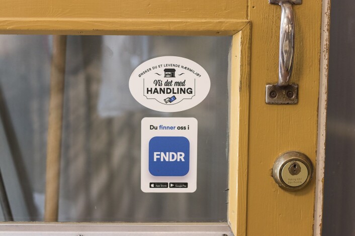FNDR-merkene er å finne på dørene til en rekke butikker i Arendal. Foto: Per-Ivar Nikolaisen FNDR-merkene er å finne på dørene til en rekke butikker i Arendal. Foto: Per-Ivar Nikolaisen