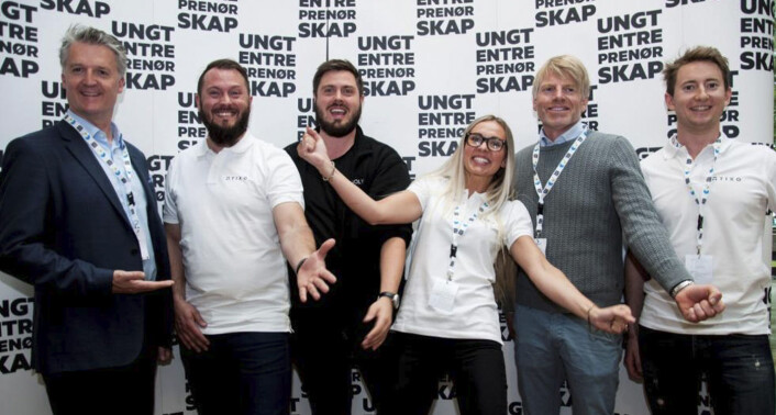 Teamet bak Tixio, fotografert da startupen deltok i Ungt Entreprenørskaps EM i studentbedrift, i Finland. Teamet bak Tixio, fotografert da startupen deltok i Ungt Entreprenørskaps EM i studentbedrift, i Finland.