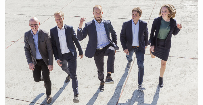 Rune Bjerke (f.v.), Morten Frøseth, Sven Jørund Kolstø, Jan Biti og Eli Grong Aursand i CoFounder er inne i Wavefoil. Foto: CoFounder Rune Bjerke (f.v.), Morten Frøseth, Sven Jørund Kolstø, Jan Biti og Eli Grong Aursand i CoFounder er inne i Wavefoil. Foto: CoFounder