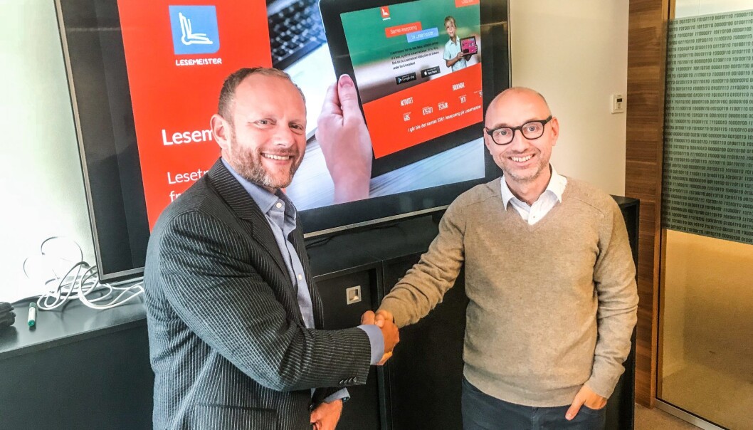 Roald Brekkhus (BAN) og Sondre Skaug Bjørnebekk (ePekebok) har signert en investeringsavtale. Foto: ePekebok. Roald Brekkhus (BAN) og Sondre Skaug Bjørnebekk (ePekebok) har signert en investeringsavtale. Foto: ePekebok.