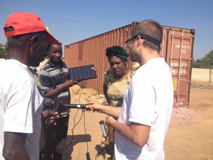  Solar Village utvikler og leverer en plantevernsprøyte på solenergi. Foto: Privat