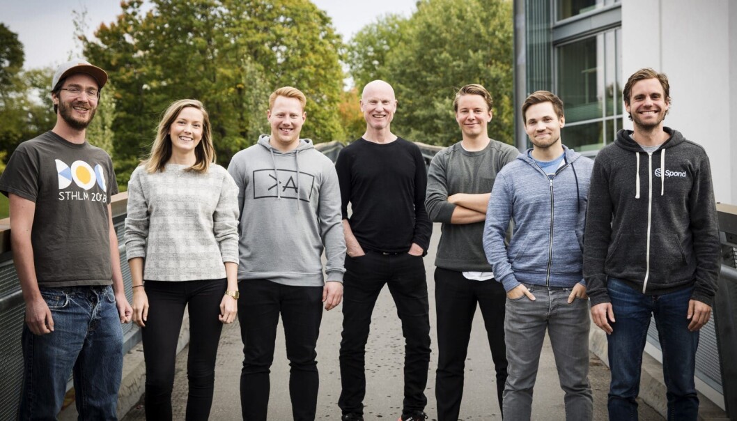 Per-Otto Wold i midten, omgitt av teamet sitt (fra venstre til høyre): David Narum, Helen Olsen, Herman Borgstørm, Wold selv, Erik Holm, John Bye og Daniel Mathiesen.
Foto: Per-Ivar Nikolaisen Per-Otto Wold i midten, omgitt av teamet sitt (fra venstre til høyre): David Narum, Helen Olsen, Herman Borgstørm, Wold selv, Erik Holm, John Bye og Daniel Mathiesen.
Foto: Per-Ivar Nikolaisen