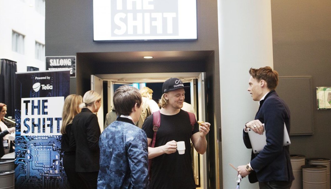 Gustav Witzøe (t.h.) i samtale på The Shift med Didrik Dege Dimmen i FlowMotion og Kristoffer Lande i Gobi (med ryggen til). Foto: Gry Traaen Gustav Witzøe (t.h.) i samtale på The Shift med Didrik Dege Dimmen i FlowMotion og Kristoffer Lande i Gobi (med ryggen til). Foto: Gry Traaen