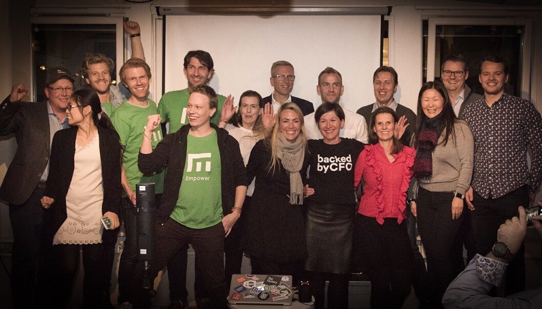 Finalistene som fikk investeringer etter å ha pitchet: Empower, BackedByCFO, Mecu, NorQuant og Mahoom. Foto: Benedicte Tandsæther-Andersen Finalistene som fikk investeringer etter å ha pitchet: Empower, BackedByCFO, Mecu, NorQuant og Mahoom. Foto: Benedicte Tandsæther-Andersen