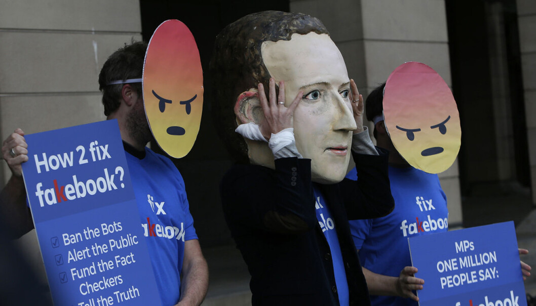 Fra en demonstrasjon mot Mark Zuckerberg og Facebook, i april 2018. Foto: AP Photo/Alastair Grant Fra en demonstrasjon mot Mark Zuckerberg og Facebook, i april 2018. Foto: AP Photo/Alastair Grant