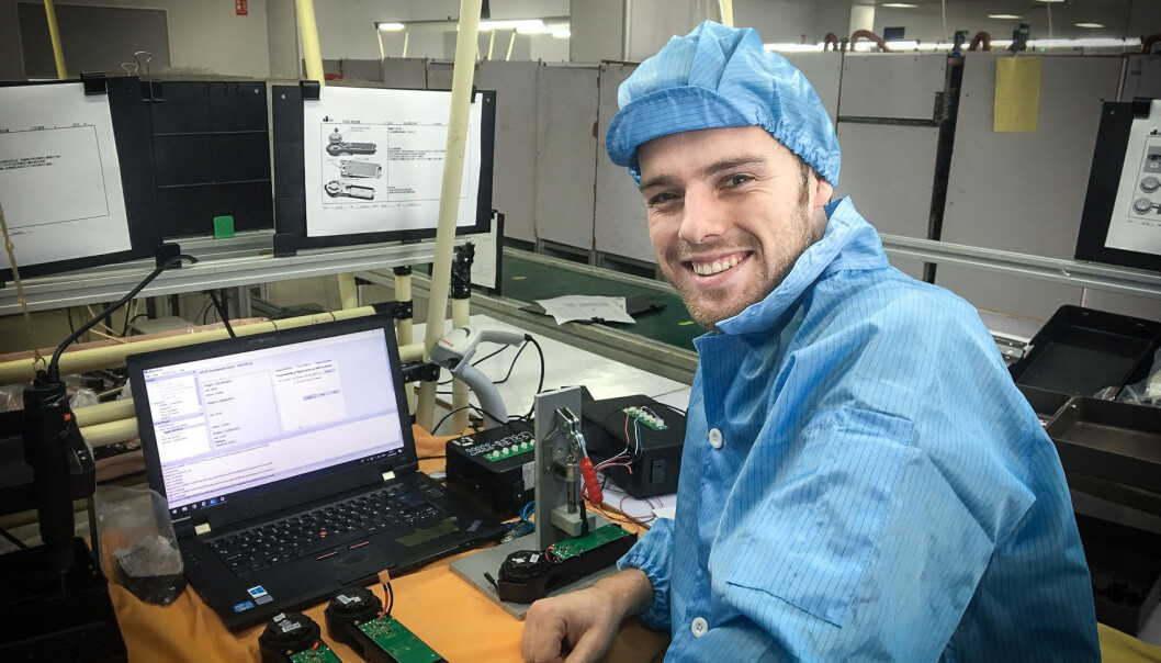 Teknisk leder Øivind Aabye under produksjon i Kina. Nå er kabelkameraene på vei hjem til de første kundene, og teamet venter spent på «dommen». Foto: Wiral Teknisk leder Øivind Aabye under produksjon i Kina. Nå er kabelkameraene på vei hjem til de første kundene, og teamet venter spent på «dommen». Foto: Wiral