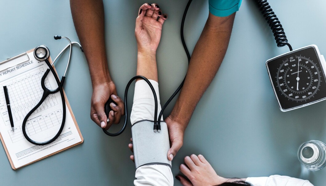 Norske fastleger er trege med å ta i bruk moderne kommunikasjonsmidler. En bedring kunne spart samfunnet for mange milliarder, mener Forbrukerrådet. Illustrasjonsfoto: Unsplash Norske fastleger er trege med å ta i bruk moderne kommunikasjonsmidler. En bedring kunne spart samfunnet for mange milliarder, mener Forbrukerrådet. Illustrasjonsfoto: Unsplash