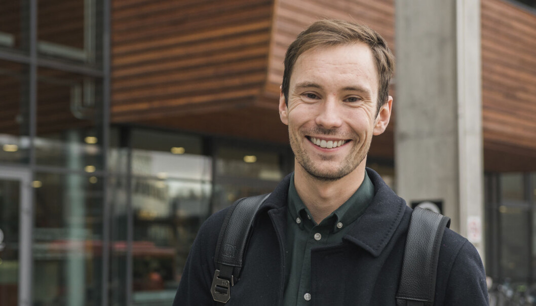 Emil Johan Oliver, en av medgründerne i Hubro Education. Her fotografert utenfor BI etter endt Hubro Education-pilot. Foto: Benedicte Tandsæther-Andersen Emil Johan Oliver, en av medgründerne i Hubro Education. Her fotografert utenfor BI etter endt Hubro Education-pilot. Foto: Benedicte Tandsæther-Andersen